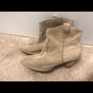 Ankle cowgirl booties